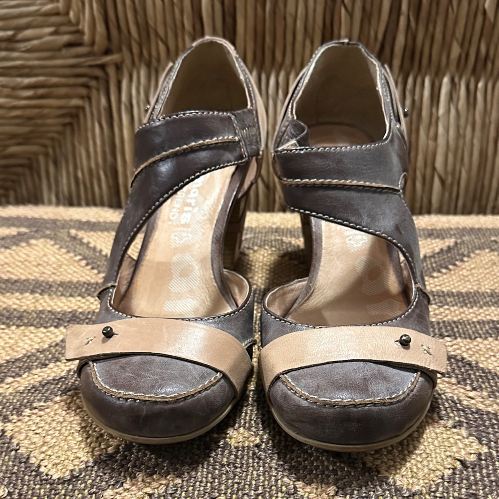 👠 Tamaris Wooden Heel Shoes – Size 40 (Made in Germany)